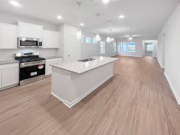 Oakshire II- Kitchen. Sample image for illustration upgrades, options, and colors may vary.