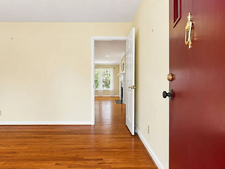 2496 Valley View Ln — Photo 3