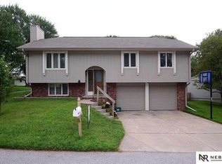 14421 Weir Cir, Omaha, NE 68137