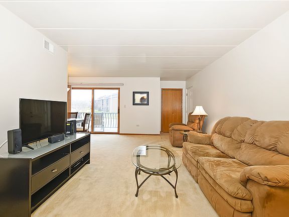 4th image of 16755 Paxton Ave APT 2S