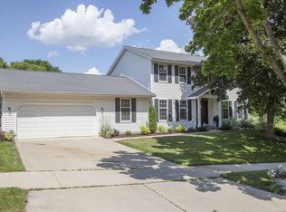 2945 Maple Run Dr, Madison, WI 53719