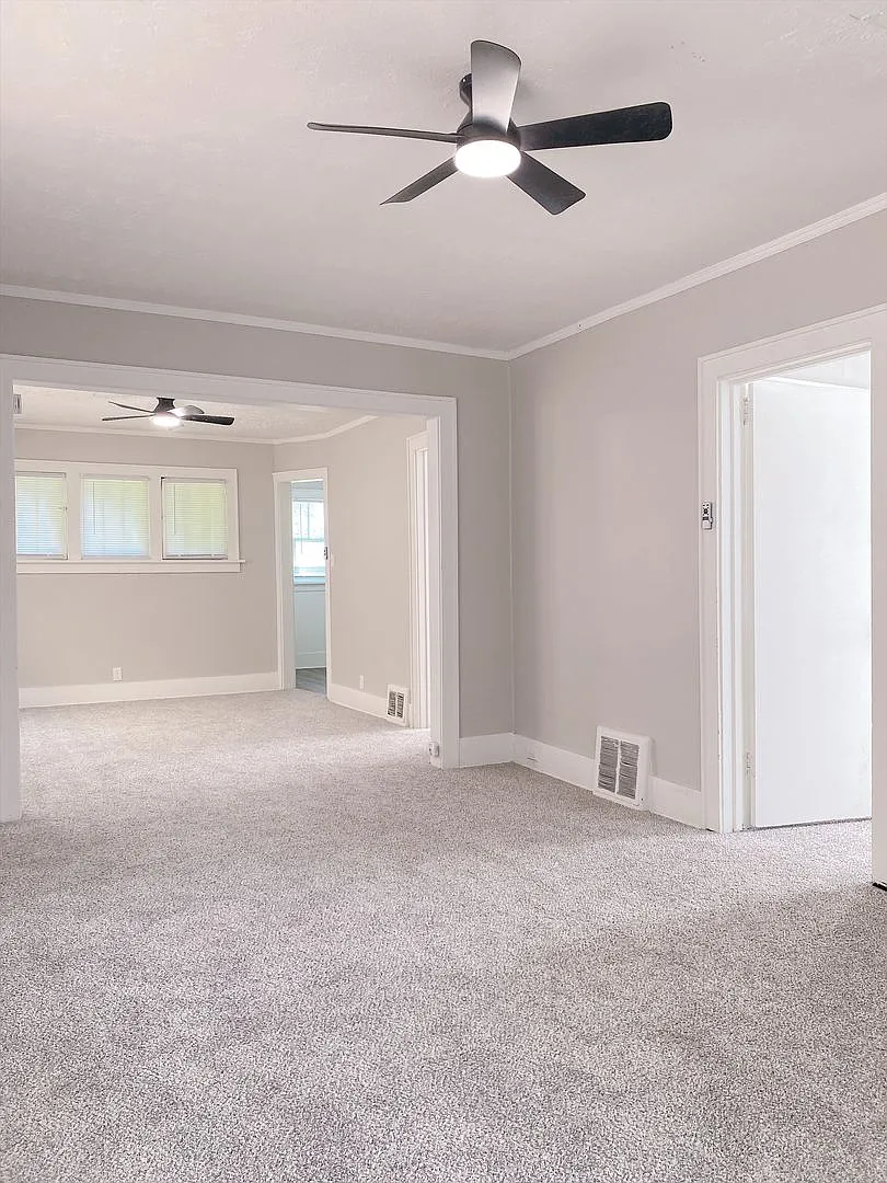 Coming Soon 3 Bed 1 bath house, convenient location — Photo 4