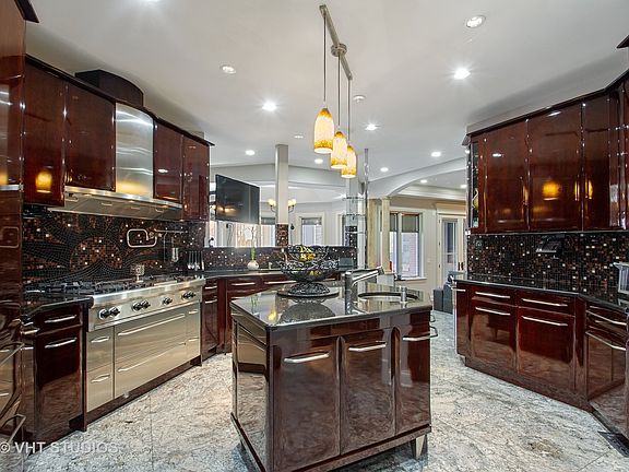 4th image of 6455 N Sauganash Ave