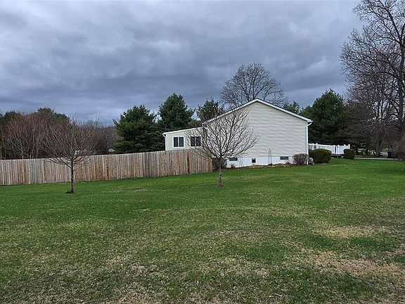 3rd image of 5 Meadows Ct