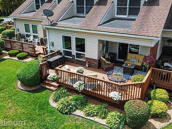 2nd image of 819 E Pointe Dr