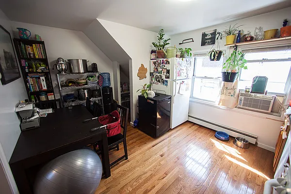 Rented by Metropolitan Realty | media 16