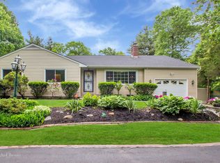 90 Brooksite Dr, Smithtown, NY 11787