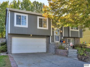 17129 Barnett St, Omaha, NE 68116