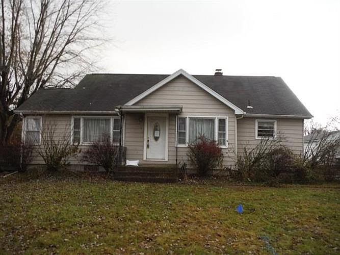 1st image of 901 W 39th Pl