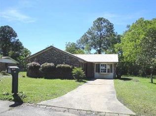 2001 Dartmouth Dr, Gautier, MS 39553