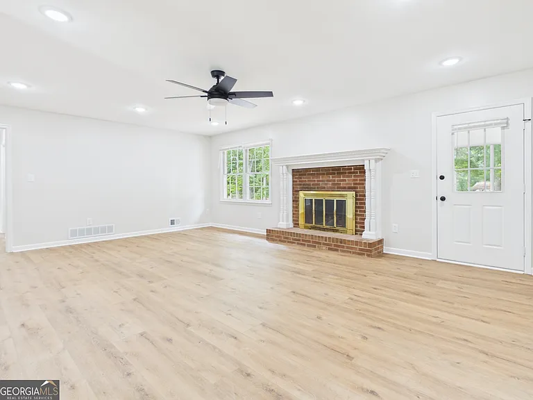 1450 Crooked Creek Rd — Photo 5