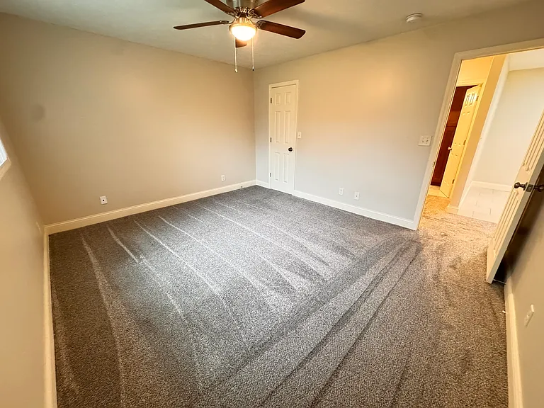 5100 Emerald Dr #13 — Photo 9