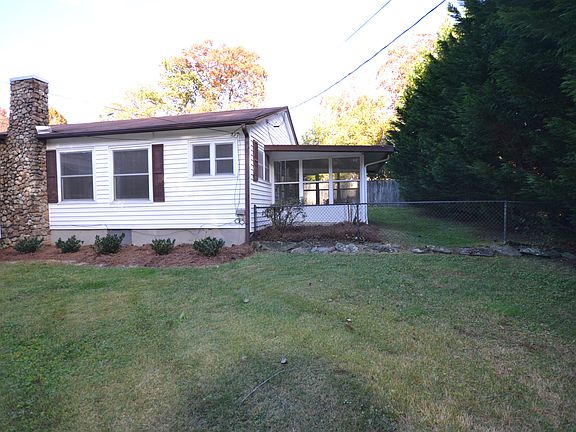 3rd image of 1807 Windsor Dr