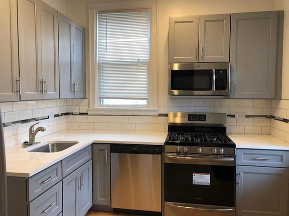 5th image of 1104 W Wellington Ave #2