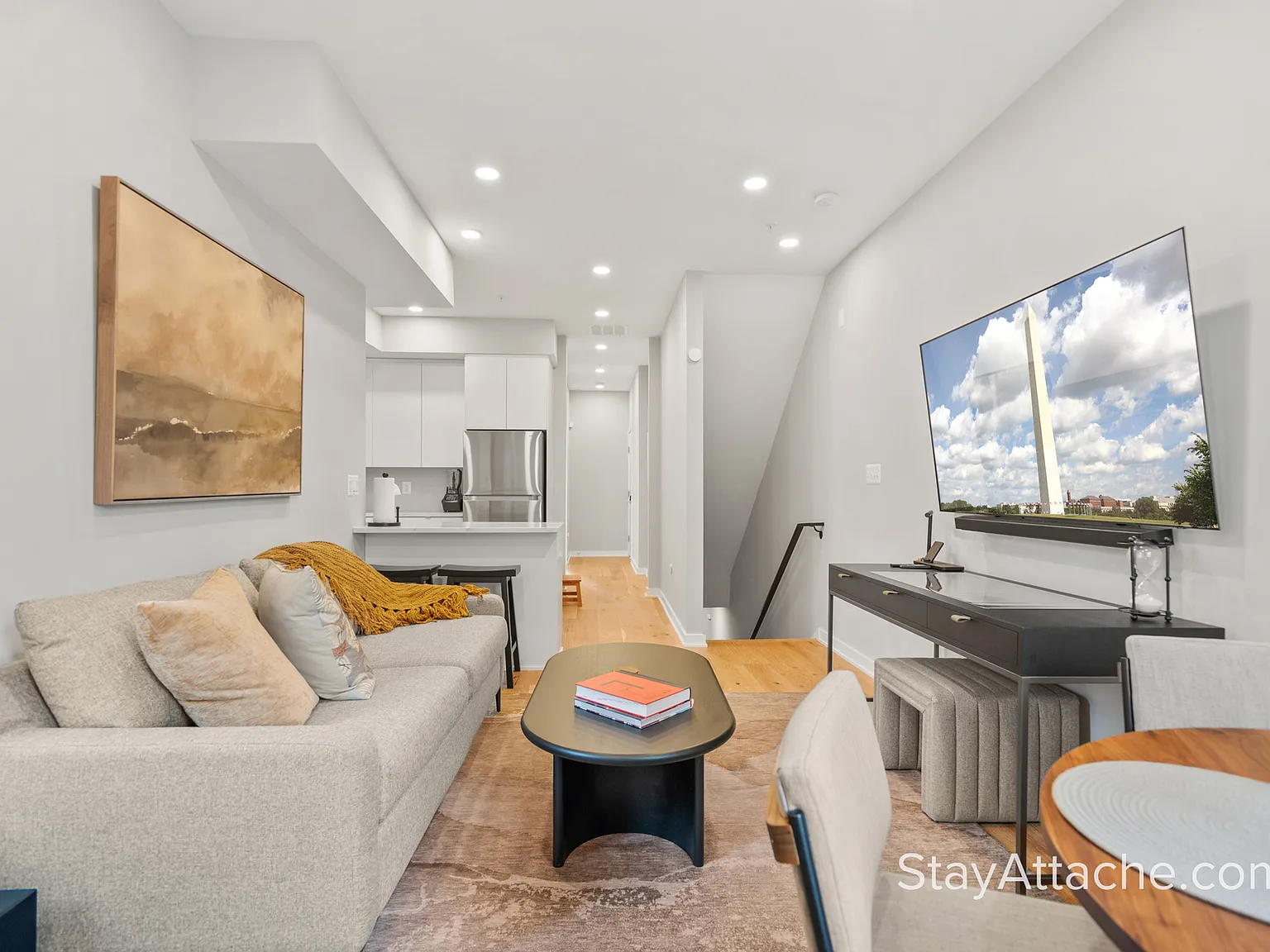 3 bed, 1300 sqft, $6,450 — Photo 3