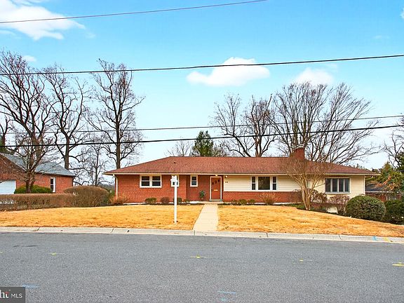 5th image of 413 Southwest Dr