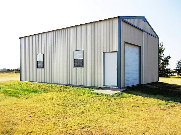 3rd image of 16 Prairie Dr