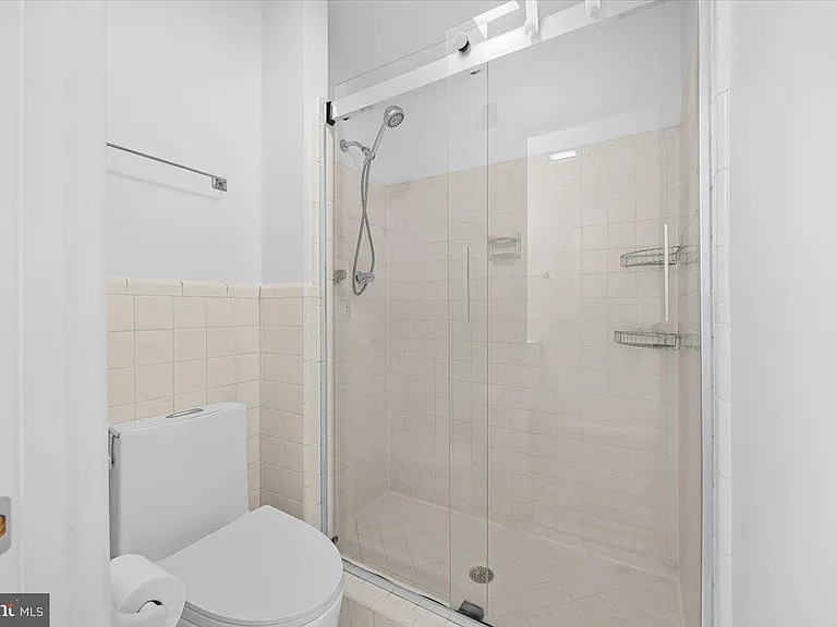 4025 N River St — Photo 29
