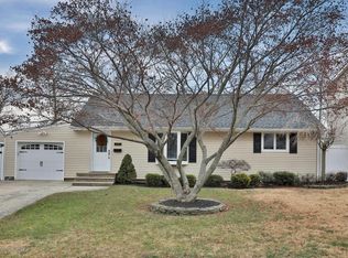 216 Crestview Dr, Middletown, NJ 07748