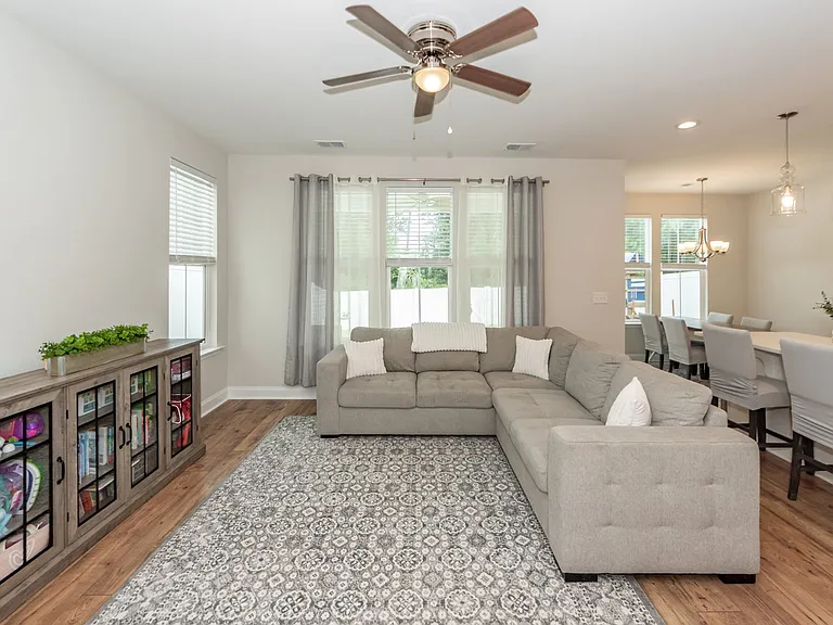 121 Hawthorne Landing Dr — Photo 6