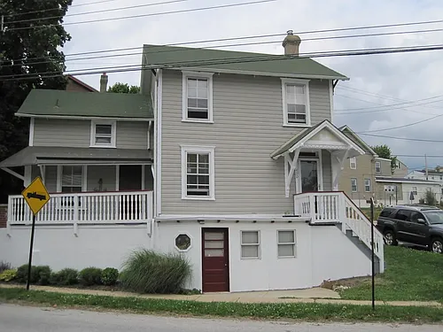 400 Ford St Photo 1