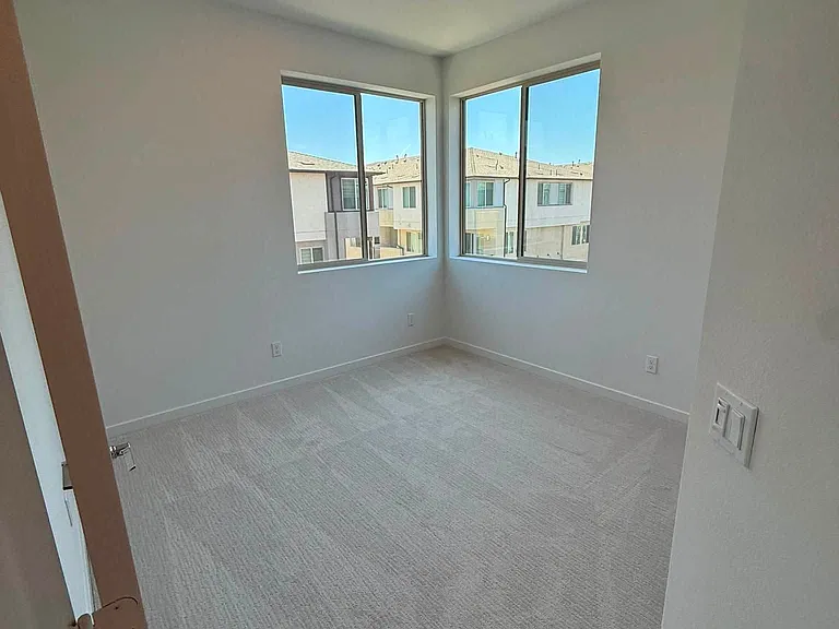 1576 Lima Way — Photo 10