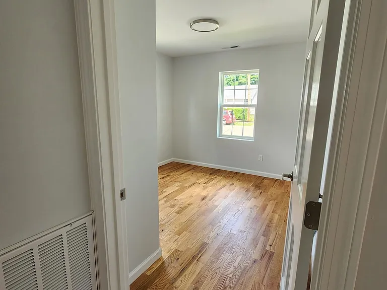 44 Rosewood Ave — Photo 22