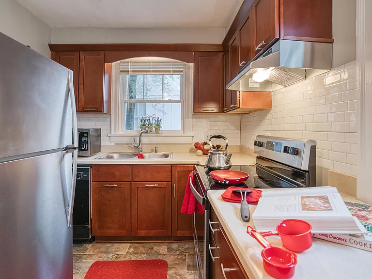 Microwave, dishwasher and disposal.