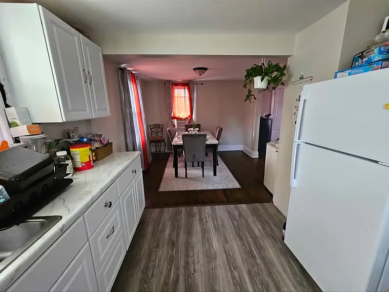 16 Henderson Rd — Photo 4