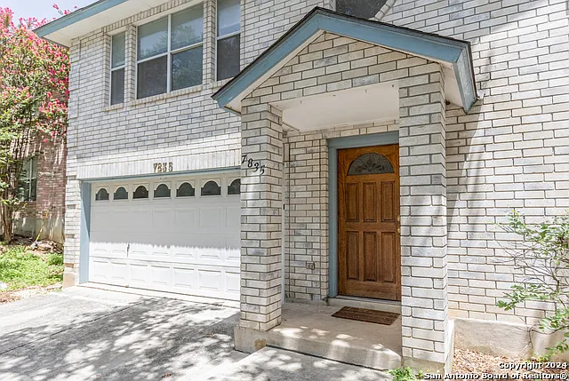 4 bed, 2.5 bath, 2400 sqft, $2,100 — Photo 4