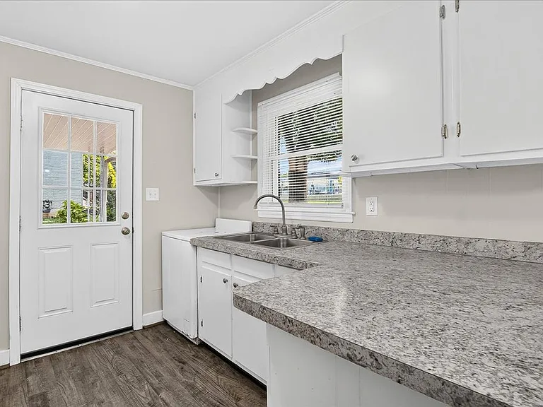 1512 Lynne Ave — Photo 9