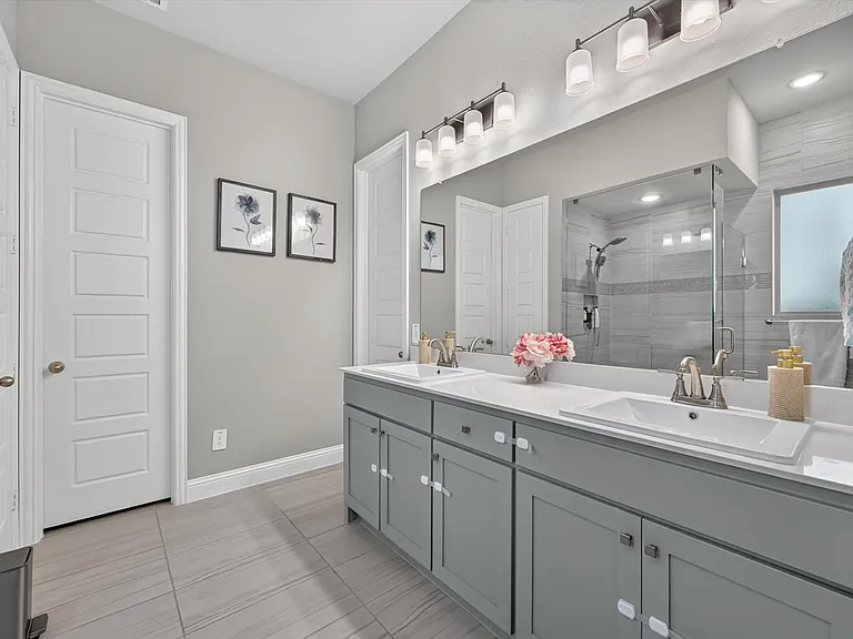 Primary ensuite bath