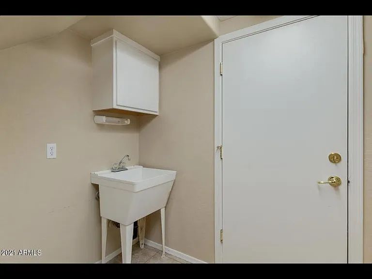 3320 E Elgin St — Photo 14