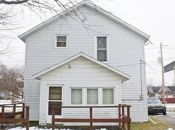 3rd image of 105 E Wayne St