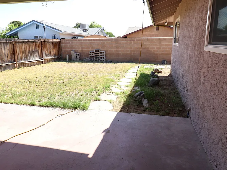 112 Rawhide Ln — Photo 16