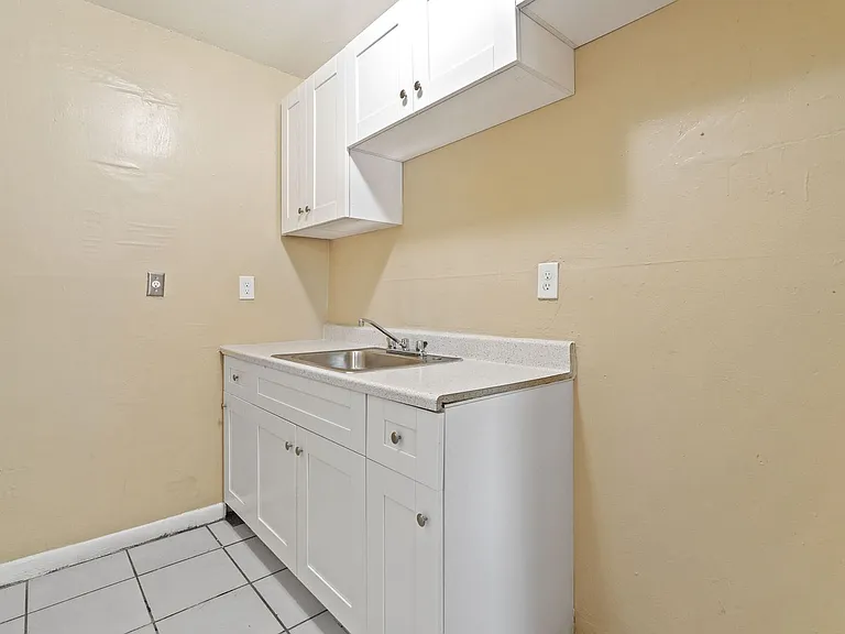 1022 NW 6th Ave — Photo 5