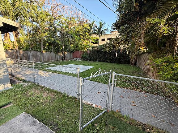 5th image of 3373 SW 29th Ter