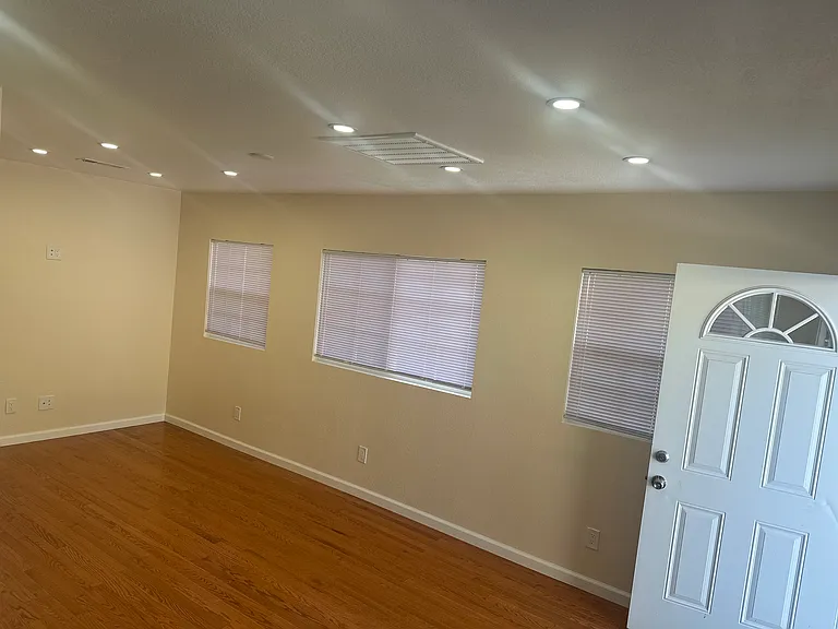 4027 Fullington St — Photo 8