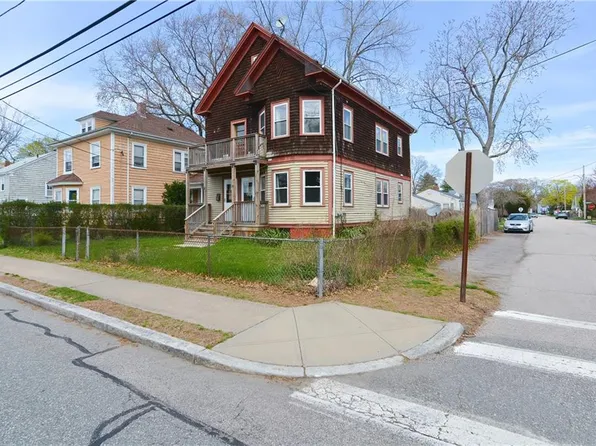 55-57 Bourne Ave E, Rumford, RI 02916