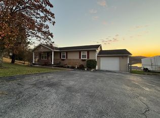 411 Lakeland Dr, Bluefield, WV 24701