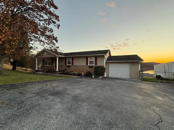 411 Lakeland Dr, Bluefield, WV 24701