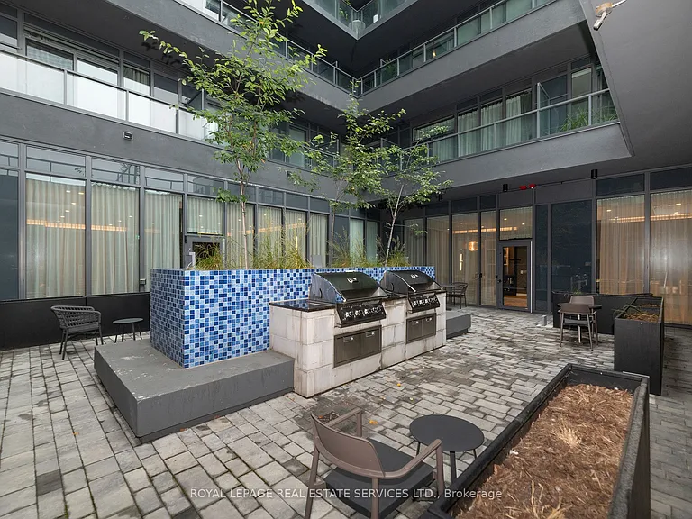 500 Dupont St #201 — Photo 20