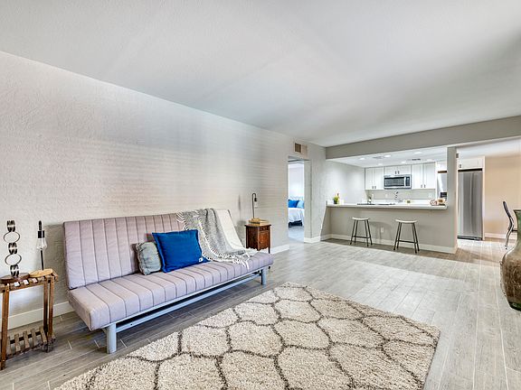 5th image of 3030 E Clarendon Ave Unit 3