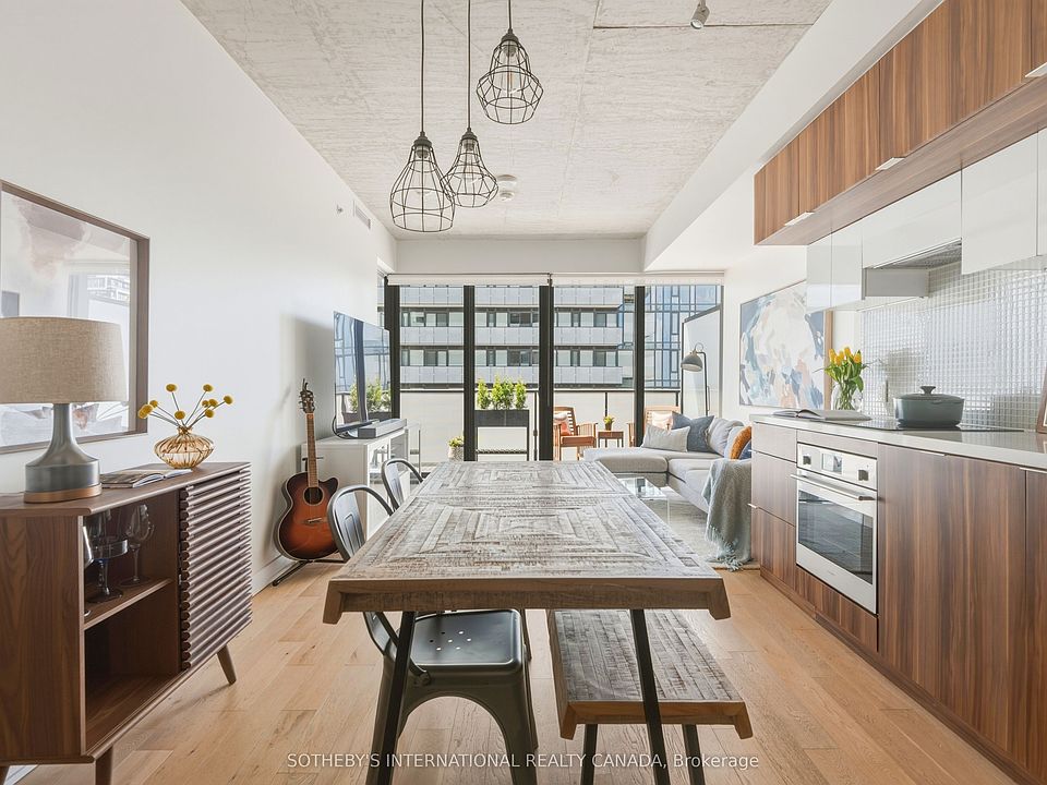 1st image of 185 Roehampton Ave #1101