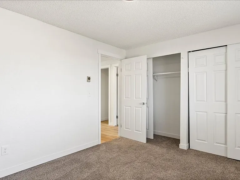 Kamden Court — Photo 43