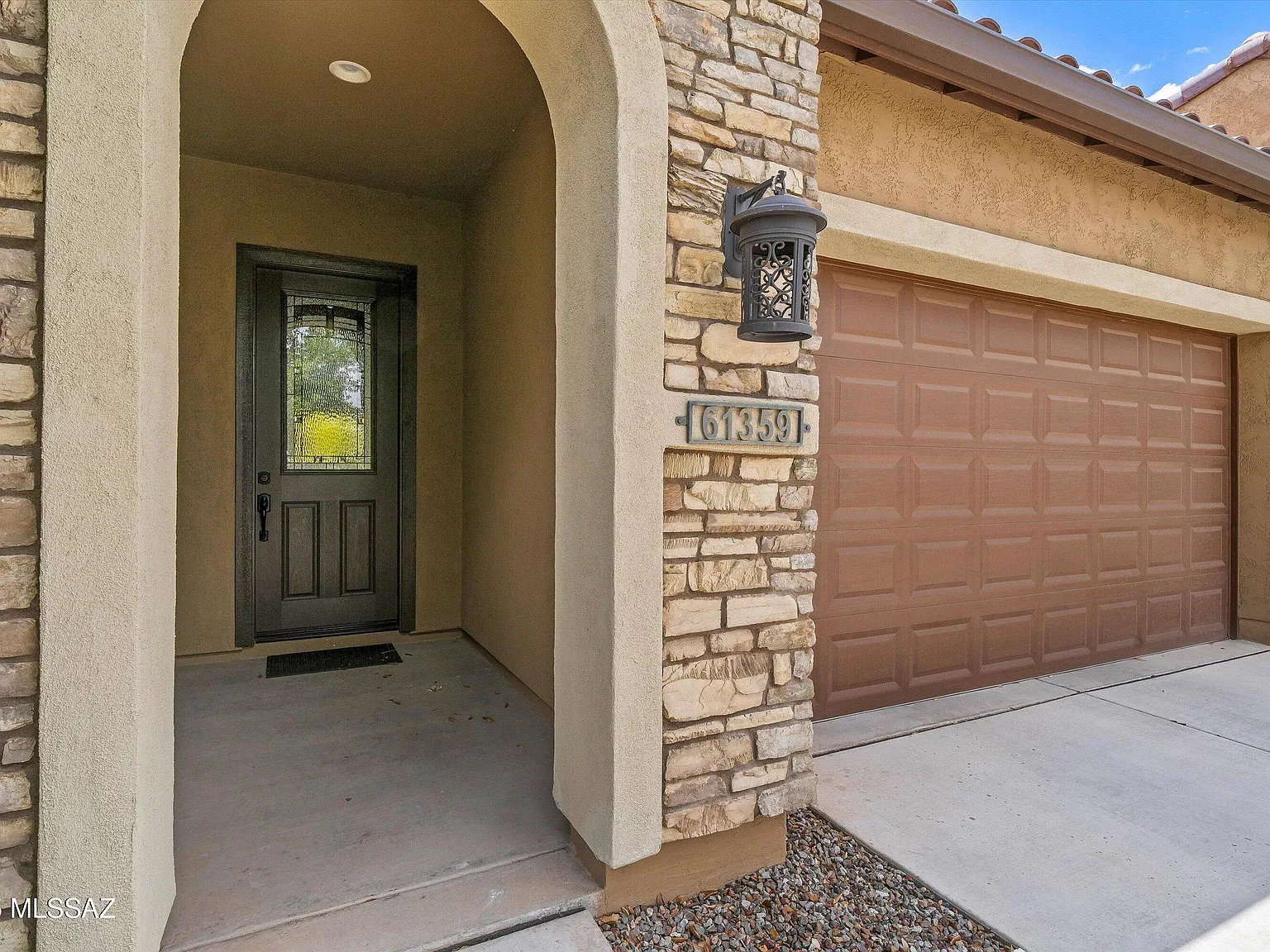 2 bed, 2.0 bath, 1638 sqft, $4,000 — Photo 2