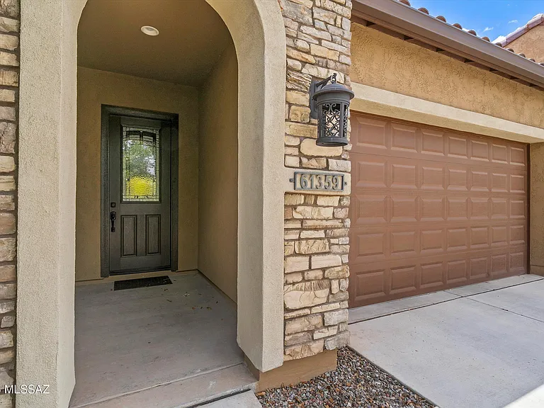61359 E Flint Dr — Photo 2
