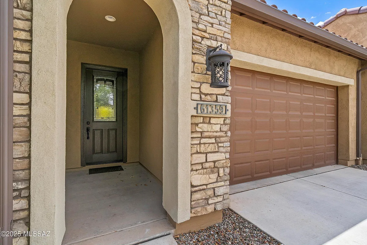 Building Photo - 61359 E Flint Dr