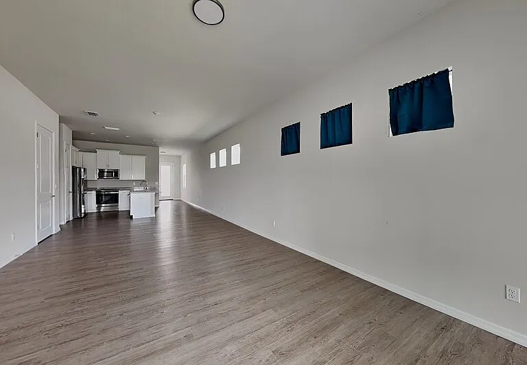 3109 King Palm Dr — Photo 4