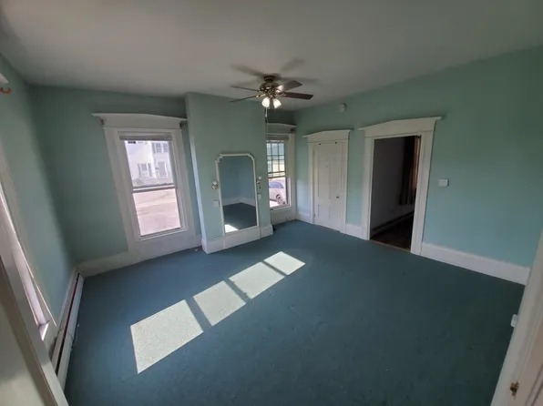 587 Chestnut St #1B, Manchester, NH 03104